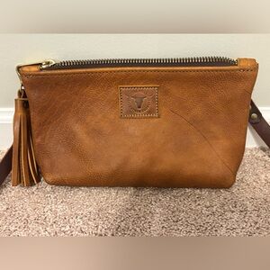 Coastal Hillbilly Vacation Crossbody in worn saddle